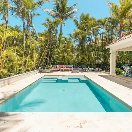 Enjoy This Modern Pet And Family Friendly Villa B6